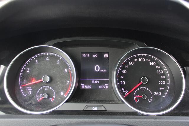 Volkswagen GOLF 1.2 TSI Connected Series NAVI ADAP. CRUISE PDC V&A