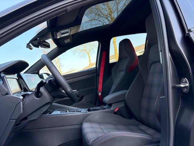 Volkswagen GOLF 2.0 TSI GTI - pano - navi - adaptieve cruise -