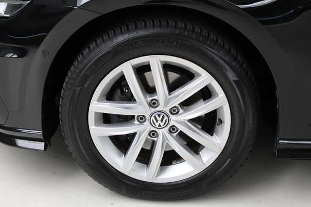 Volkswagen GOLF Variant 1.5 TSI Highline Business R-Line Navigatie | Inklapbare spiegels | Stoelverwarming | All Season banden