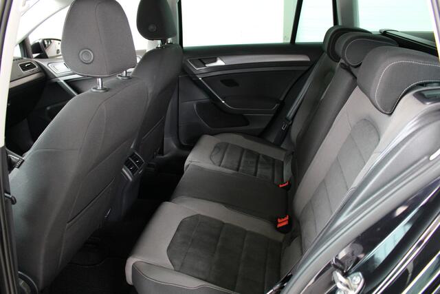 Volkswagen GOLF Variant 1.5 TSI Highline Business R-Line Navigatie | Inklapbare spiegels | Stoelverwarming | All Season banden