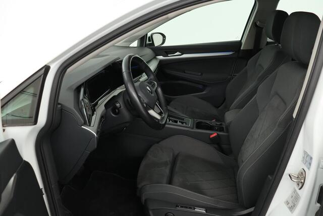 Volkswagen GOLF 1.0 eTSI Life | Camera | Adaptive cruise | Memory | Full LED | Carplay | Side Assist | Park Assist | Sfeerverlichting | DAB
