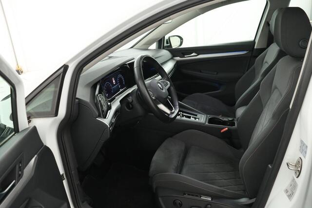 Volkswagen GOLF 1.0 eTSI Life | Camera | Adaptive cruise | Memory | Full LED | Carplay | Side Assist | Park Assist | Sfeerverlichting | DAB