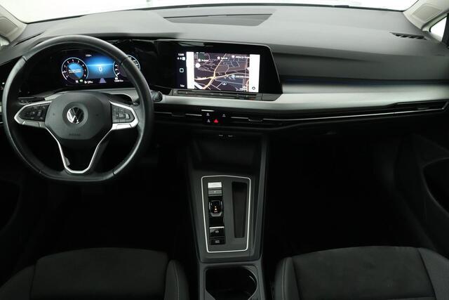 Volkswagen GOLF 1.0 eTSI Life | Camera | Adaptive cruise | Memory | Full LED | Carplay | Side Assist | Park Assist | Sfeerverlichting | DAB