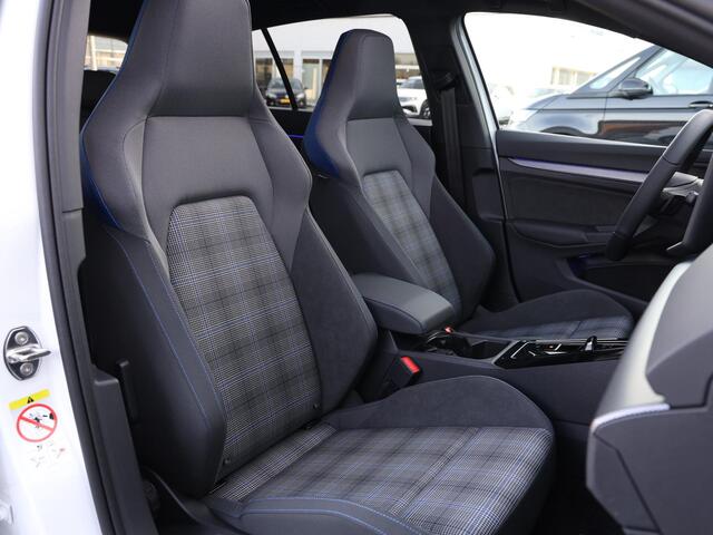 Volkswagen GOLF 1.5 eHybrid GTE 272pk DSG | LED | Blackstyle | Panoramadak | Trekhaak | Climate control