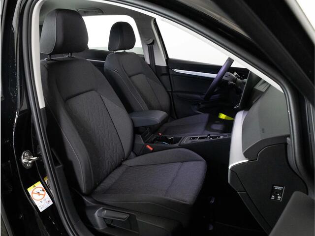 Volkswagen GOLF 1.5 eHybrid 204 PK Life Edition | 144 km elek. actieradius* | Achteruitrijcamera | App connect | Stuur- en stoelverwarming |