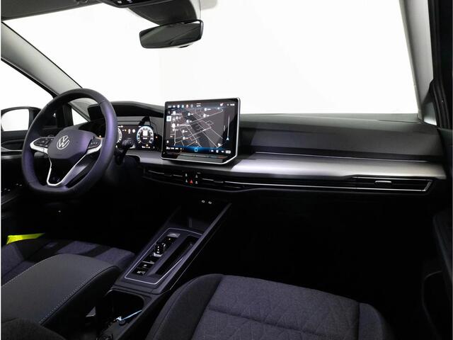 Volkswagen GOLF 1.5 eHybrid 204 PK Life Edition | 144 km elek. actieradius* | Achteruitrijcamera | App connect | Stuur- en stoelverwarming |