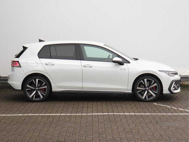 Volkswagen GOLF 1.5 eHybrid GTE 272pk | Wegklapbare trekhaak | LED Matrix | Dodehoekdetectie | Camera | Fabrieksgarantie t/m 09-02-2028 of 60.000km