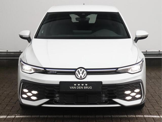 Volkswagen GOLF 1.5 eHybrid GTE 272pk | Wegklapbare trekhaak | LED Matrix | Dodehoekdetectie | Camera | Fabrieksgarantie t/m 09-02-2028 of 60.000km