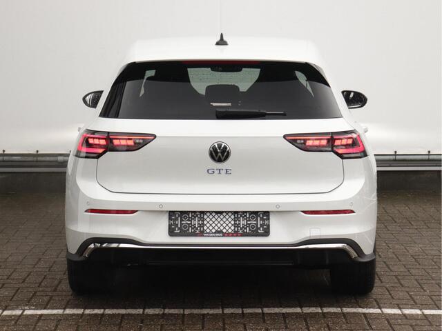Volkswagen GOLF 1.5 eHybrid GTE 272pk | Wegklapbare trekhaak | LED Matrix | Dodehoekdetectie | Camera | Fabrieksgarantie t/m 09-02-2028 of 60.000km