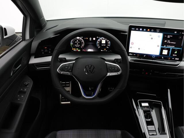 Volkswagen GOLF 1.5 eHybrid GTE 272pk | Wegklapbare trekhaak | LED Matrix | Dodehoekdetectie | Camera | Fabrieksgarantie t/m 09-02-2028 of 60.000km