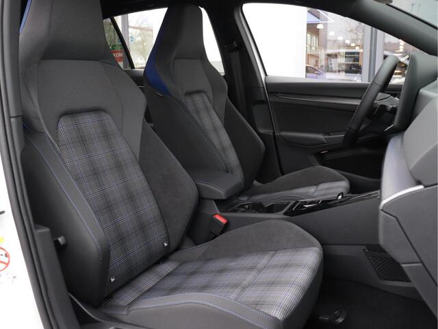 Volkswagen GOLF 1.5 eHybrid GTE 272pk | Wegklapbare trekhaak | LED Matrix | Dodehoekdetectie | Camera | Fabrieksgarantie t/m 09-02-2028 of 60.000km
