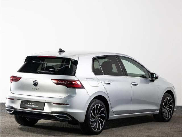 Volkswagen GOLF 1.4 eHybrid 204 PK Style | Achteruitrijcamera | Stoel & Stuurverwarming | Elek. stoel | Navigatie |