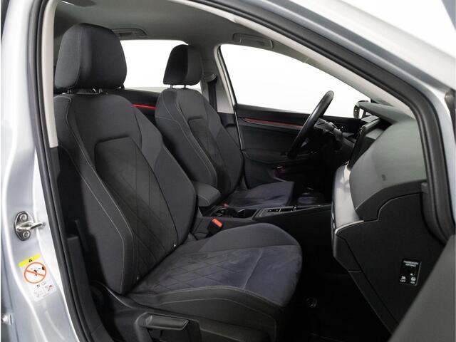 Volkswagen GOLF 1.4 eHybrid 204 PK Style | Achteruitrijcamera | Stoel & Stuurverwarming | Elek. stoel | Navigatie |
