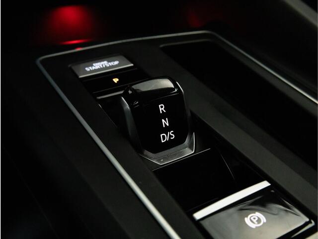 Volkswagen GOLF 1.4 eHybrid 204 PK Style | Achteruitrijcamera | Stoel & Stuurverwarming | Elek. stoel | Navigatie |