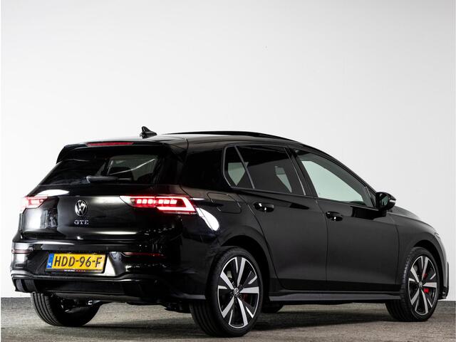 Volkswagen GOLF 1.5 eHybrid GTE | Blind Spot Assist | Panoramadak | 18 Inch | Black Style | Trekhaak |