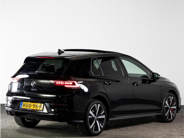 Volkswagen GOLF 1.5 eHybrid GTE | Blind Spot Assist | Panoramadak | 18 Inch | Black Style | Trekhaak |