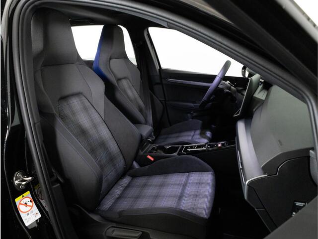 Volkswagen GOLF 1.5 eHybrid GTE | Blind Spot Assist | Panoramadak | 18 Inch | Black Style | Trekhaak |