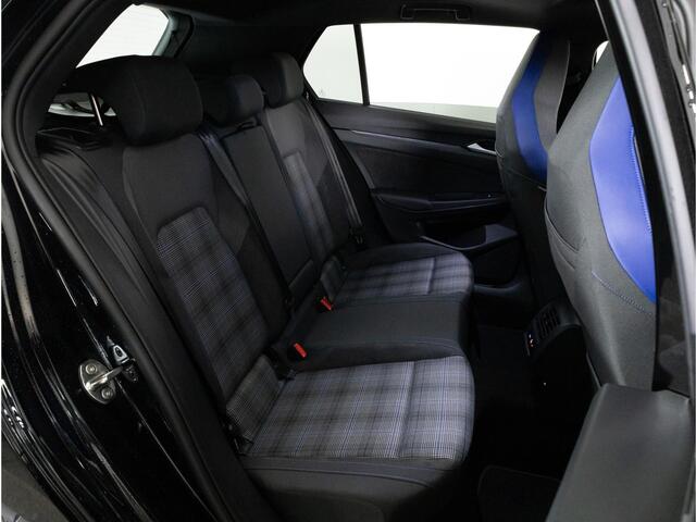 Volkswagen GOLF 1.5 eHybrid GTE | Blind Spot Assist | Panoramadak | 18 Inch | Black Style | Trekhaak |