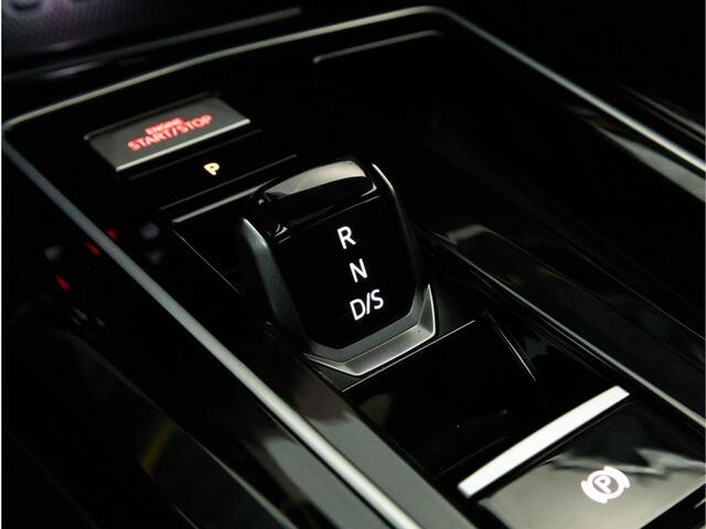 Volkswagen GOLF 1.5 eHybrid GTE | Blind Spot Assist | Panoramadak | 18 Inch | Black Style | Trekhaak |