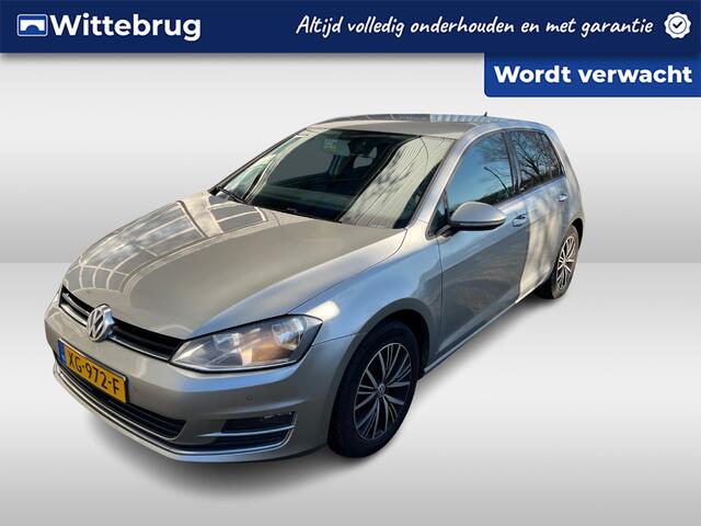Volkswagen GOLF 1.2 TSI Connected Series / Parkeersensoren V+A / Adaptive cruise controle / Climate controle /