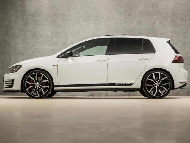 Volkswagen GOLF 2.0 TSI GTI Performance 230Pk Automaat (SCHUIFDAK, APPLE CARPLAY, NAVIGATIE, ALCANTARA, DYNAMISCHE KNIPPERLICHTEN, STOELVERWARMING, CAMERA, KEYLESS, ADAPTIVE CRUISE, GETINT GLAS, NIEUWE APK, NIEUWSTAAT)