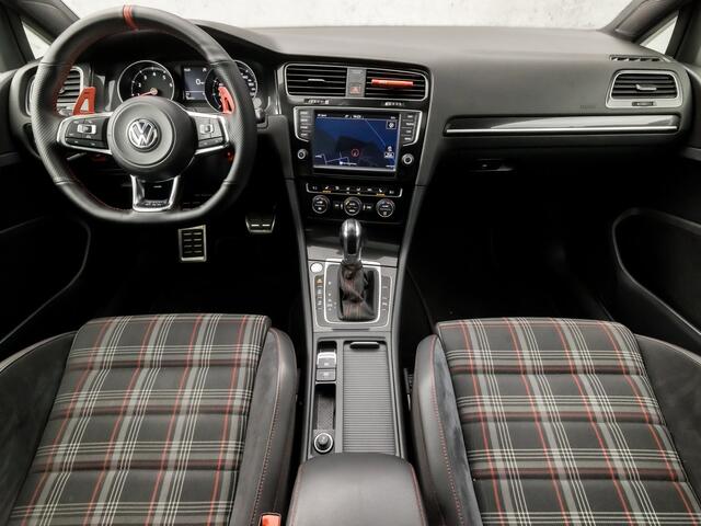 Volkswagen GOLF 2.0 TSI GTI Performance 230Pk Automaat (SCHUIFDAK, APPLE CARPLAY, NAVIGATIE, ALCANTARA, DYNAMISCHE KNIPPERLICHTEN, STOELVERWARMING, CAMERA, KEYLESS, ADAPTIVE CRUISE, GETINT GLAS, NIEUWE APK, NIEUWSTAAT)