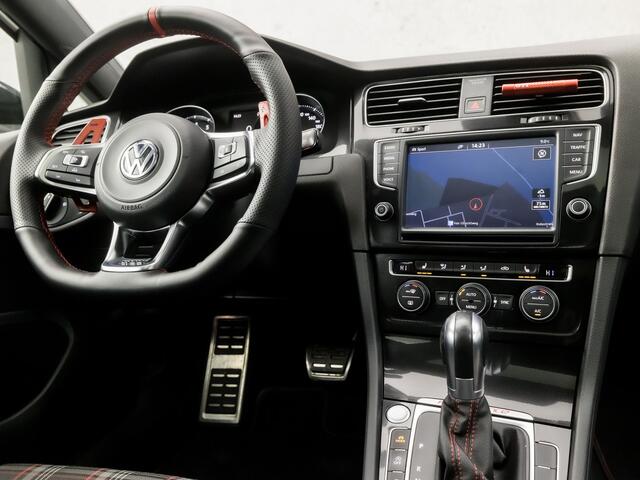 Volkswagen GOLF 2.0 TSI GTI Performance 230Pk Automaat (SCHUIFDAK, APPLE CARPLAY, NAVIGATIE, ALCANTARA, DYNAMISCHE KNIPPERLICHTEN, STOELVERWARMING, CAMERA, KEYLESS, ADAPTIVE CRUISE, GETINT GLAS, NIEUWE APK, NIEUWSTAAT)