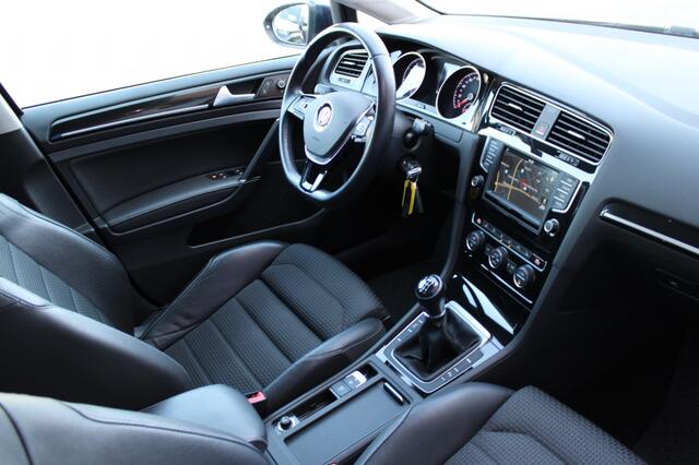 Volkswagen GOLF 1.2 TSI Business Edition Connected | Navi | Trekhaak | PDC | Cam