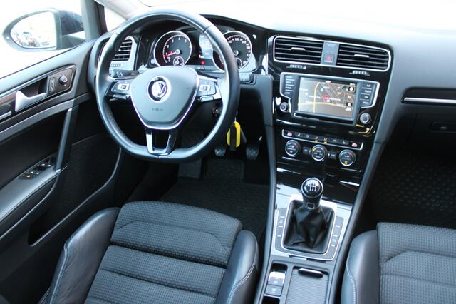 Volkswagen GOLF 1.2 TSI Business Edition Connected | Navi | Trekhaak | PDC | Cam