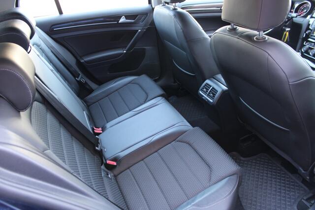 Volkswagen GOLF 1.2 TSI Business Edition Connected | Navi | Trekhaak | PDC | Cam