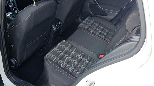 Volkswagen GOLF 2.0 TSI GTI + 19inch + KEYLESS + LED + NAVI + CRUISE
