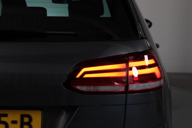 Volkswagen GOLF Variant 1.4 TSI Highline Business R-Line, ACC, Virtual, Trekhaak afneembaar, LED, Massage, Dealer onderhouden!
