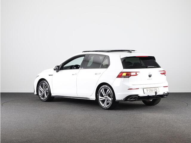 Volkswagen GOLF 1.5 eTSI R-Line 130 PK | Automaat ( DSG) | Navigatie | Panoramadak | Trekhaak | Led
