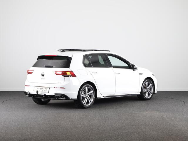 Volkswagen GOLF 1.5 eTSI R-Line 130 PK | Automaat ( DSG) | Navigatie | Panoramadak | Trekhaak | Led