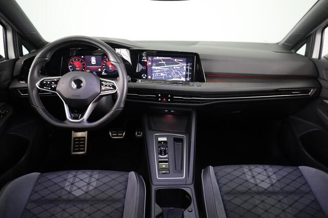 Volkswagen GOLF 1.5 eTSI R-Line 130 PK | Automaat ( DSG) | Navigatie | Panoramadak | Trekhaak | Led