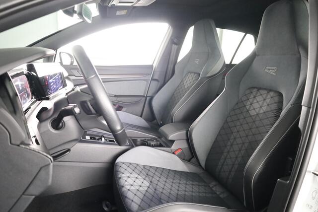 Volkswagen GOLF 1.5 eTSI R-Line 130 PK | Automaat ( DSG) | Navigatie | Panoramadak | Trekhaak | Led