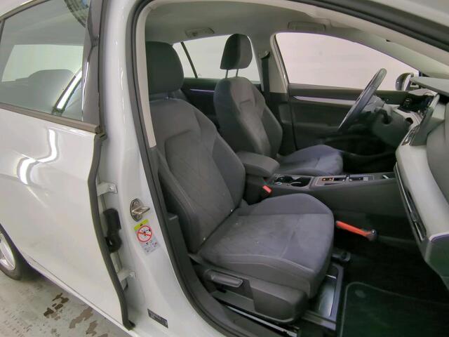 Volkswagen GOLF 1.0 eTSI Business Camera | Carplay | Stoelverwarming | Vol optie | Nap | Volledig Onderh.