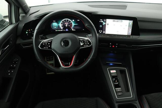 Volkswagen GOLF 2.0 TSI Clubsport | 300pk | Stoel & stuurverwarming | Carplay | Sfeerverlichting | Side Assist | Adaptive cruise | Navigatie
