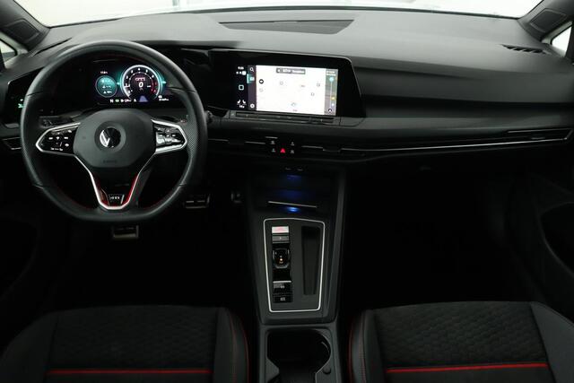 Volkswagen GOLF 2.0 TSI Clubsport | 300pk | Stoel & stuurverwarming | Carplay | Sfeerverlichting | Side Assist | Adaptive cruise | Navigatie