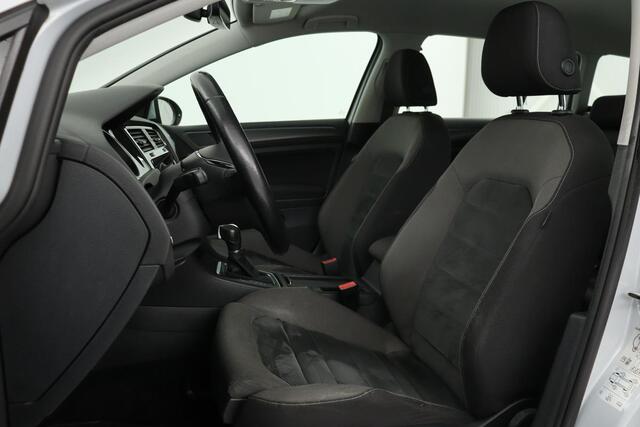 Volkswagen GOLF 1.0 TSI Comfortline | Trekhaak | Stoelverwarming | Massage | Climate control | PDC | Cruise control