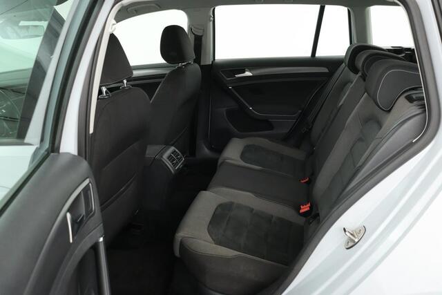 Volkswagen GOLF 1.0 TSI Comfortline | Trekhaak | Stoelverwarming | Massage | Climate control | PDC | Cruise control
