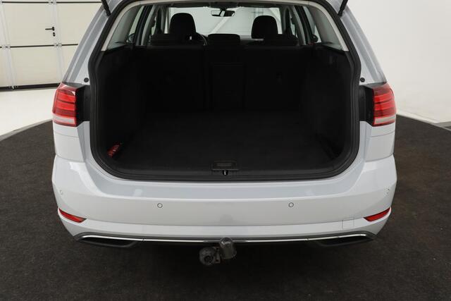Volkswagen GOLF 1.0 TSI Comfortline | Trekhaak | Stoelverwarming | Massage | Climate control | PDC | Cruise control