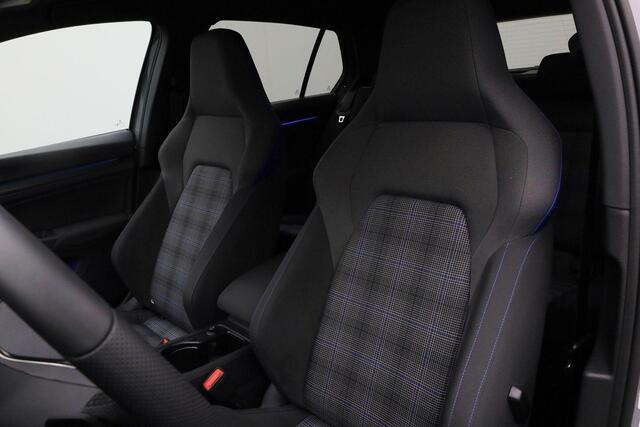 Volkswagen GOLF 1.4 245 pk eHybrid GTE | Stuur-/stoelverwarming | Achteruitrijcamera | Navigatie | Adaptive Cruise | Keyless Entry