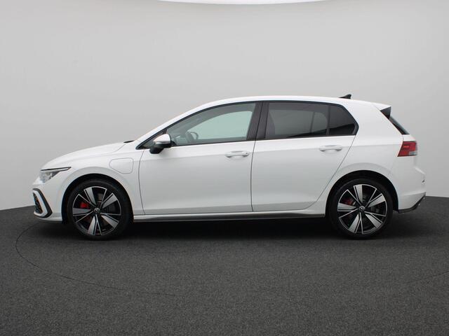 Volkswagen GOLF 1.4 eHybrid GTE 245PK DSG Achteruitrijcamera, stuur/stoelverwarming, navigatie, climatronic, 18'' lichtmetaal