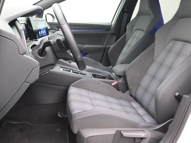 Volkswagen GOLF 1.4 eHybrid GTE 245PK DSG Achteruitrijcamera, stuur/stoelverwarming, navigatie, climatronic, 18'' lichtmetaal