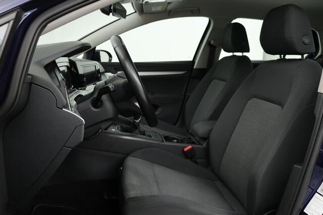 Volkswagen GOLF 1.0 TSI | Carplay | Adaptive cruise | PDC | Full LED | Active Info Display | Bluetooth | Regensensor