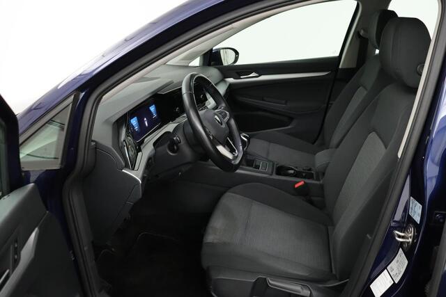 Volkswagen GOLF 1.0 TSI | Carplay | Adaptive cruise | PDC | Full LED | Active Info Display | Bluetooth | Regensensor