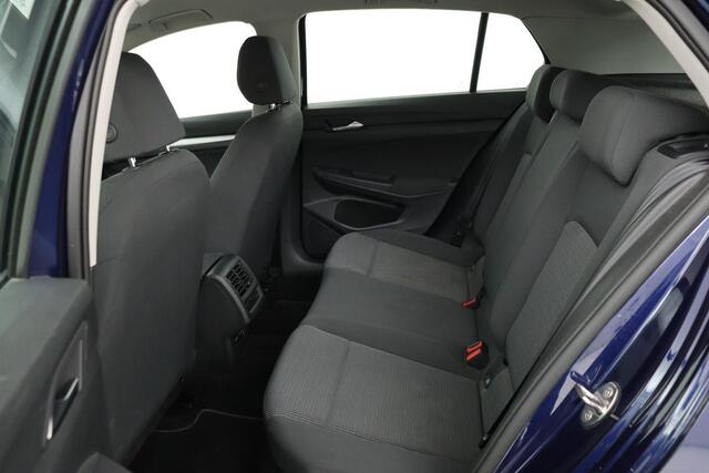 Volkswagen GOLF 1.0 TSI | Carplay | Adaptive cruise | PDC | Full LED | Active Info Display | Bluetooth | Regensensor