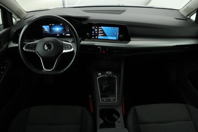 Volkswagen GOLF 1.0 TSI | Carplay | Adaptive cruise | PDC | Full LED | Active Info Display | Bluetooth | Regensensor