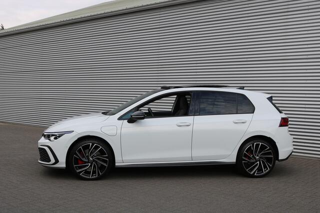 Volkswagen GOLF 1.4 eHybrid GTE (Panoramadak Sportinterieur Carplay ACC HeadUp Camera IQ-Light 19InchLMV PrivacyGlass)